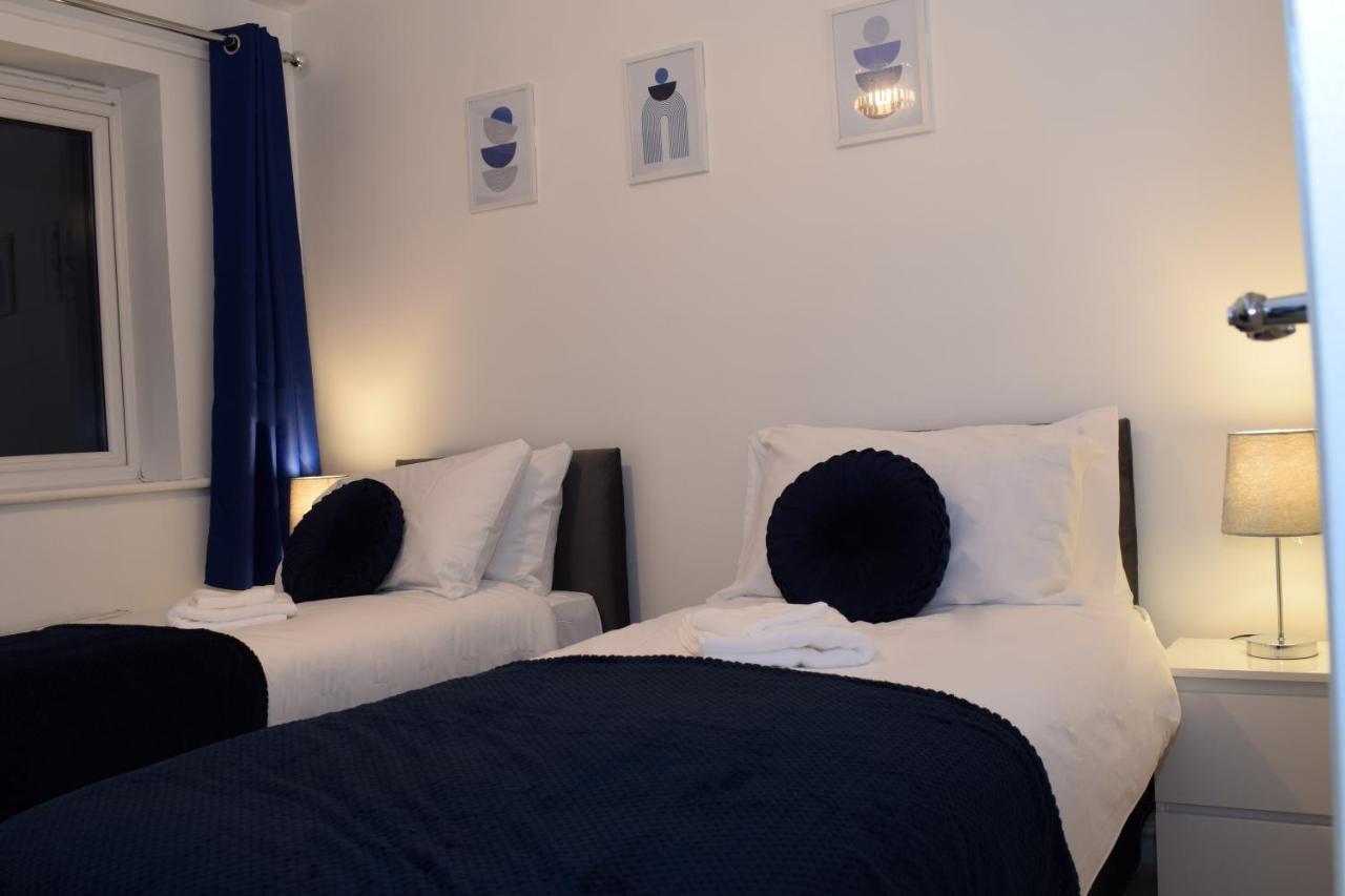 Modern 3 Bed House Apartment *