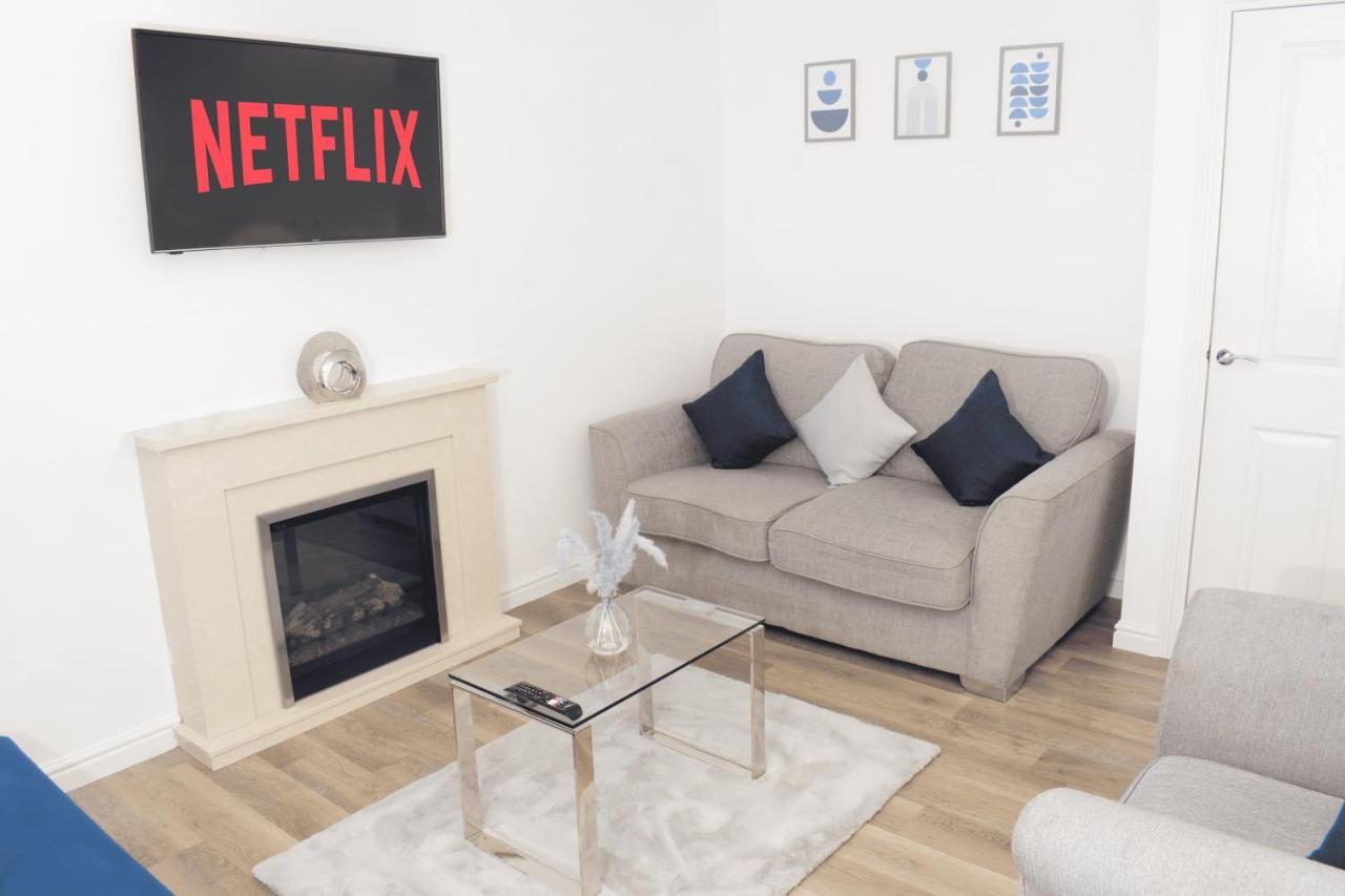 Modern 3 Bed House * Wolverhampton