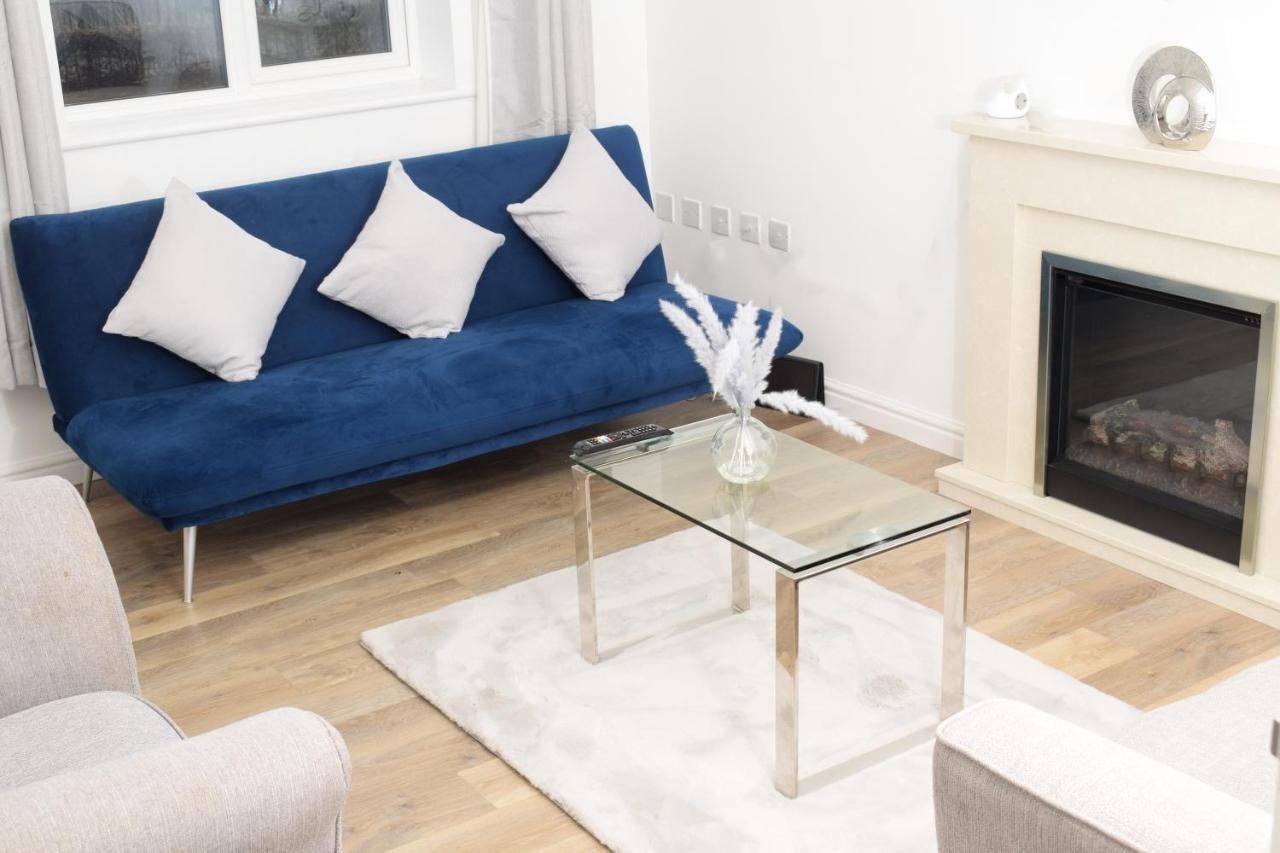 Modern 3 Bed House * Wolverhampton
